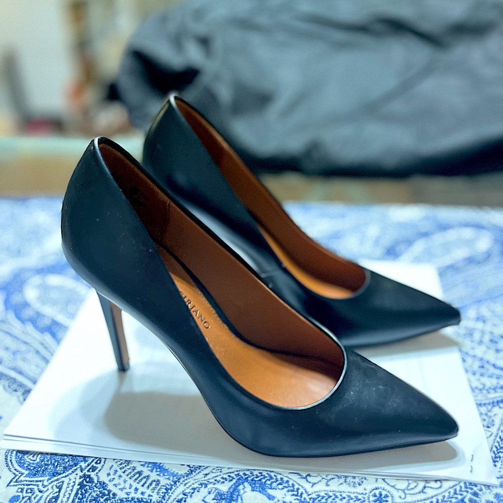 Black Christian Siriano pointed pump heels - size 7